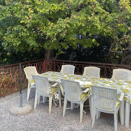 4 Bedroom Lovely In Banjol