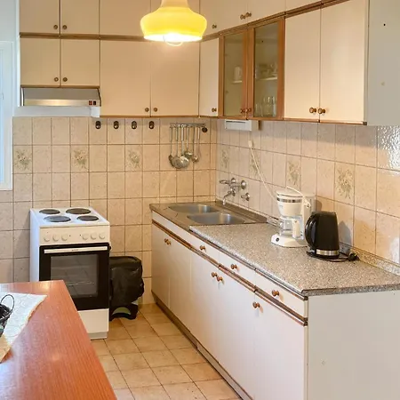 4 Bedroom Lovely In Apartment Banjol