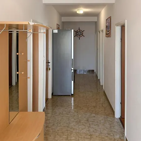 4 Bedroom Lovely In * Banjol