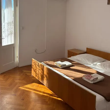 4 Bedroom Lovely In Apartment