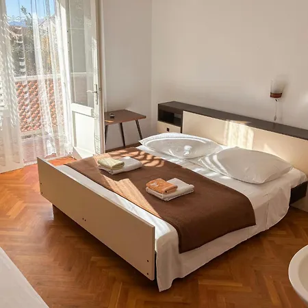 4 Bedroom Lovely In Banjol