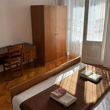 Apartment 4 Bedroom Lovely In