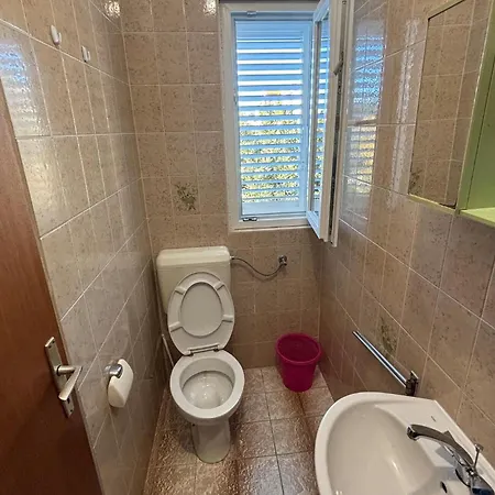 Apartment 4 Bedroom Lovely In