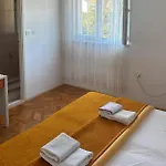 Appartement 4 Bedroom Lovely In Banjol