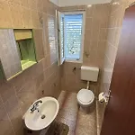 4 Bedroom Lovely In Appartement