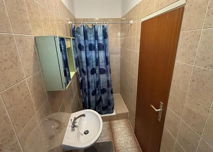 Amazing In With Wifi Lägenhet Banjol